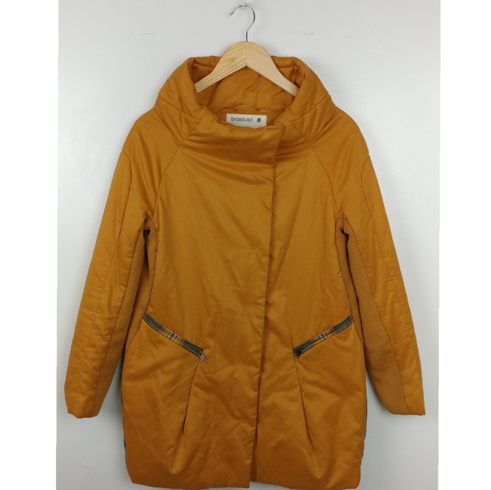 BROADCAST COAT